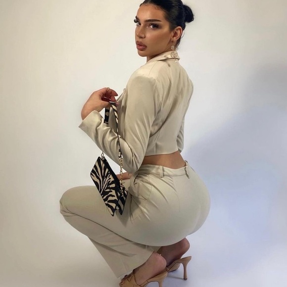 Stone Tailored Boxy Cropped Blazer and pants set. - Picture 3 of 9